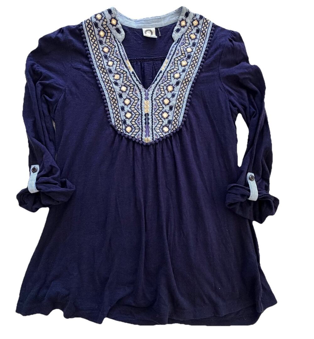 Akemi & Kin Anthropologie Embroidered Navy Placket Blouse M Boho 100% Cotton